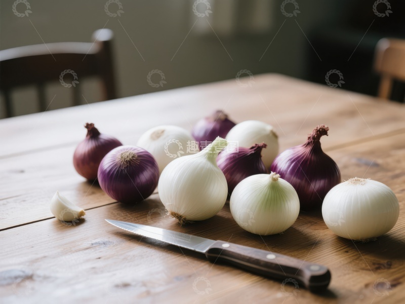 高清大图下载【趣麦麦图】木桌上的洋葱与刀具