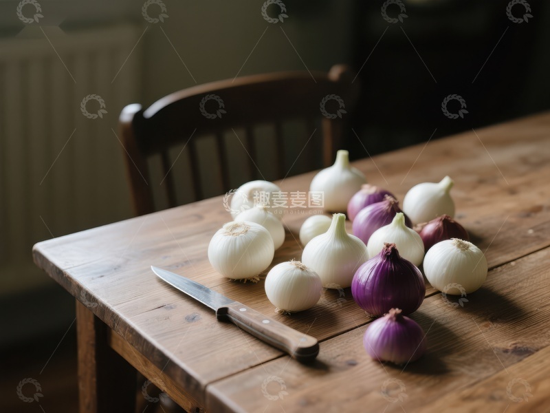 高清大图下载【趣麦麦图】木桌上的洋葱与刀具