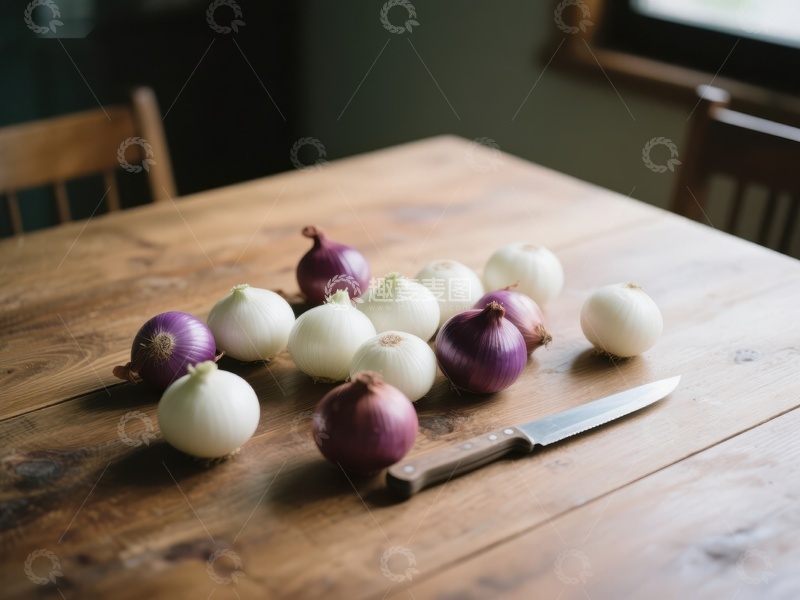 高清大图下载【趣麦麦图】木桌上摆放的洋葱与刀具