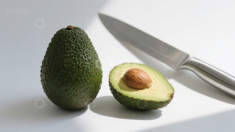 高清大图下载【趣麦麦图】新鲜牛油果与刀具