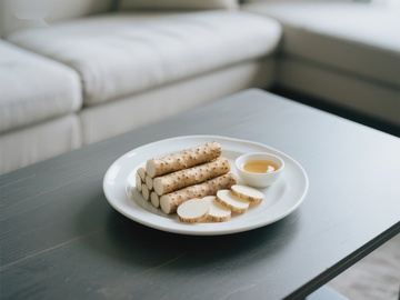 客厅茶几上的点心与酱料