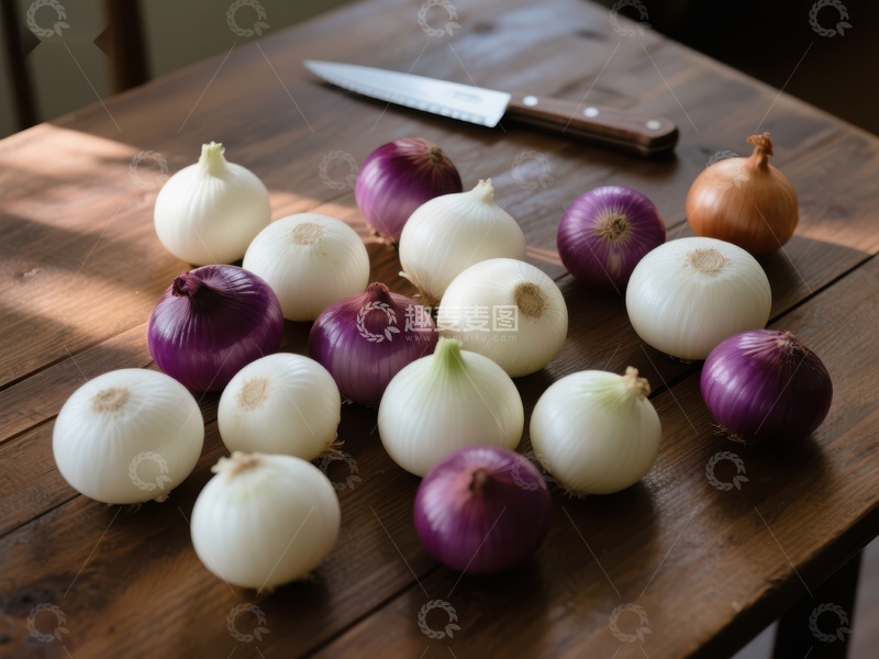 高清大图下载【趣麦麦图】多种洋葱整齐排列在木质桌面上