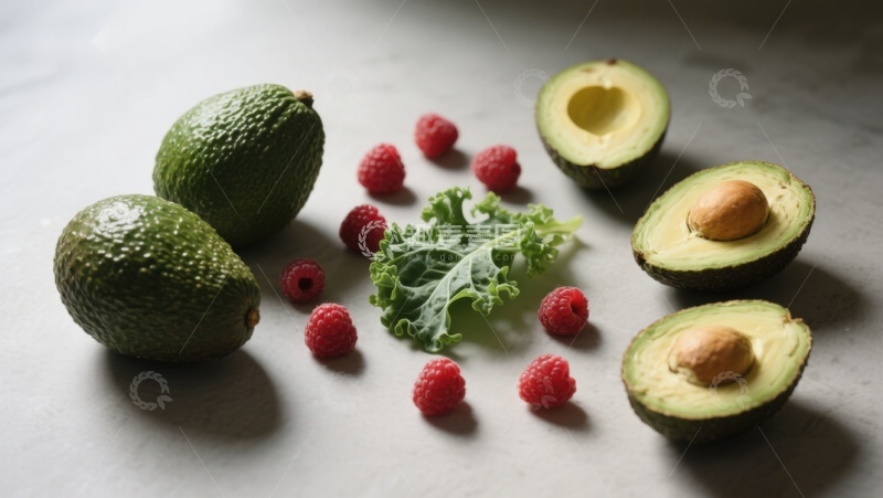 高清大图下载【趣麦麦图】新鲜牛油果与覆盆子、羽衣甘蓝的组合
