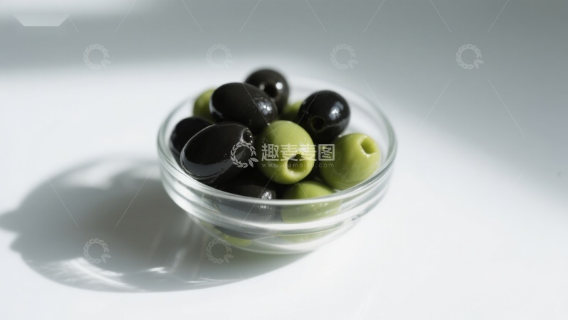 高清大图下载【趣麦麦图】玻璃碗中的黑绿橄榄
