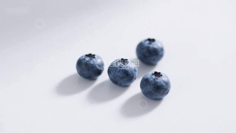 高清大图下载【趣麦麦图】四颗蓝莓静置于白色背景