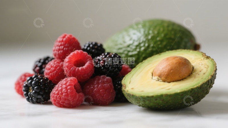 高清大图下载【趣麦麦图】新鲜水果组合：牛油果与浆果