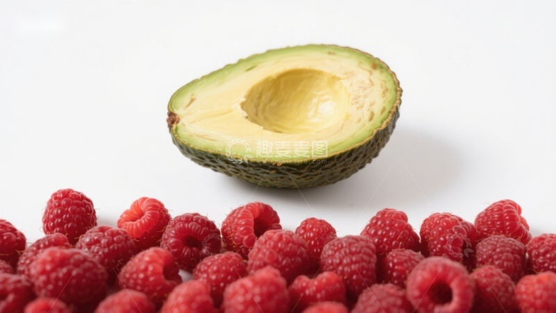 高清大图下载【趣麦麦图】半个牛油果与一堆覆盆子