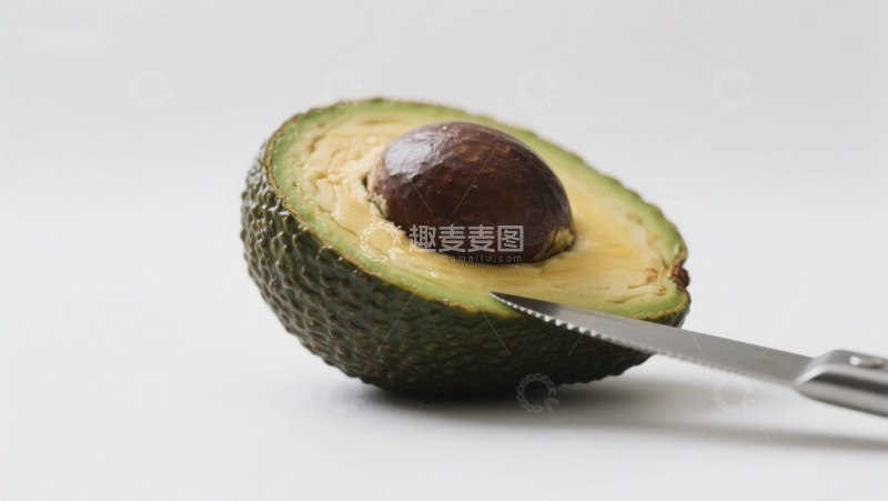 高清大图下载【趣麦麦图】切开的牛油果与刀具