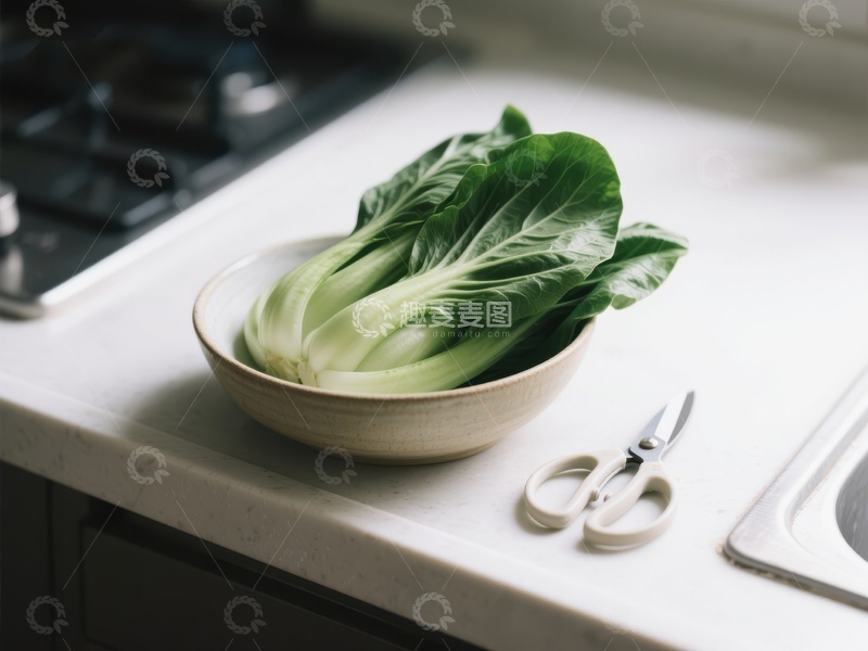 高清大图下载【趣麦麦图】厨房台面上的青菜与剪刀