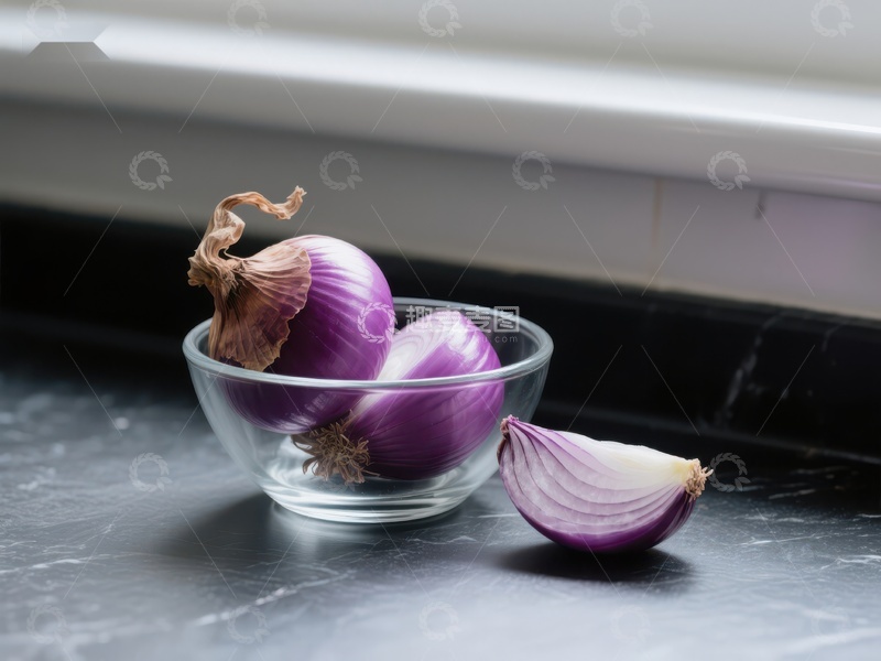 高清大图下载【趣麦麦图】紫色洋葱置于透明碗中