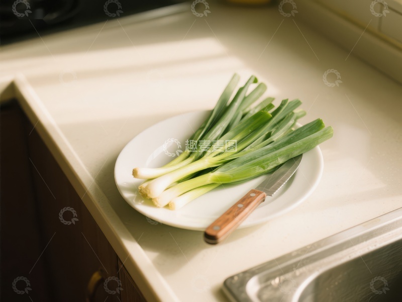高清大图下载【趣麦麦图】厨房台面上的青葱与刀具