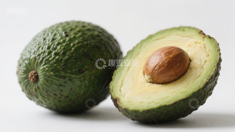 高清大图下载【趣麦麦图】新鲜牛油果，一半切开展示果核