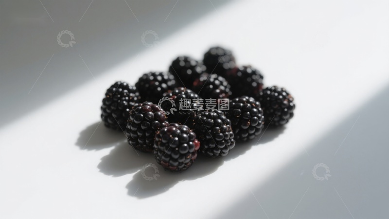 高清大图下载【趣麦麦图】阳光下的新鲜黑莓