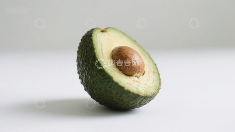 高清大图下载【趣麦麦图】切开的牛油果展示其果核