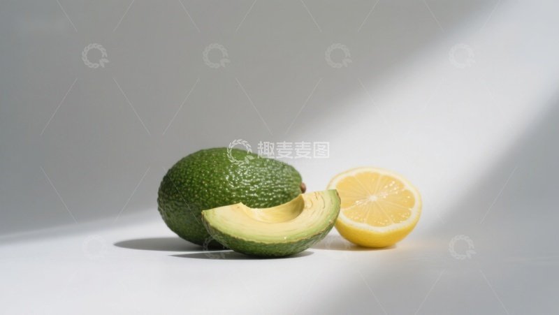 高清大图下载【趣麦麦图】新鲜牛油果与柠檬切片