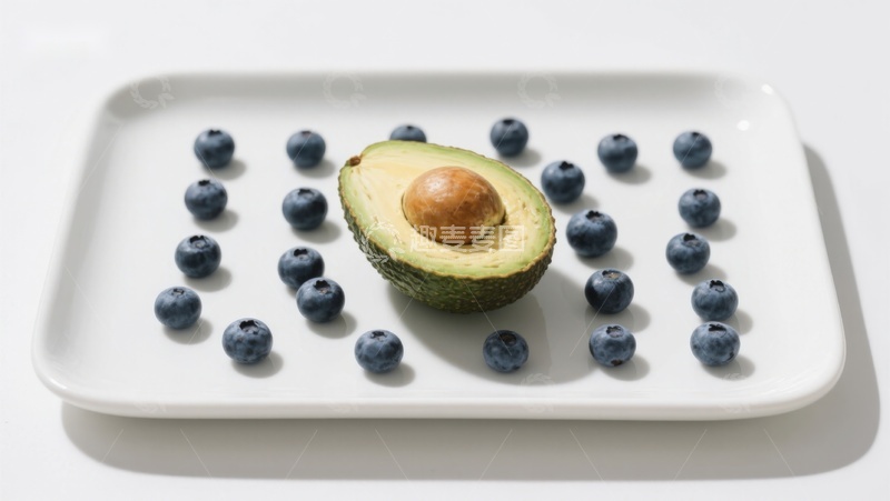高清大图下载【趣麦麦图】牛油果与蓝莓的简约摆盘