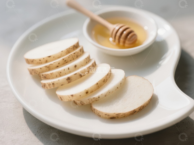 高清大图下载【趣麦麦图】白盘盛放山药片与蜂蜜