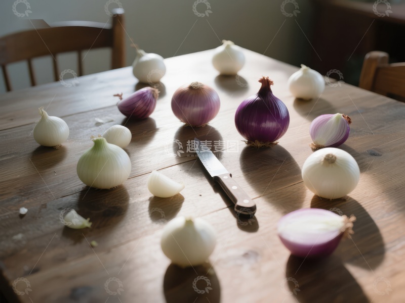 高清大图下载【趣麦麦图】厨房桌上摆放的洋葱与刀具