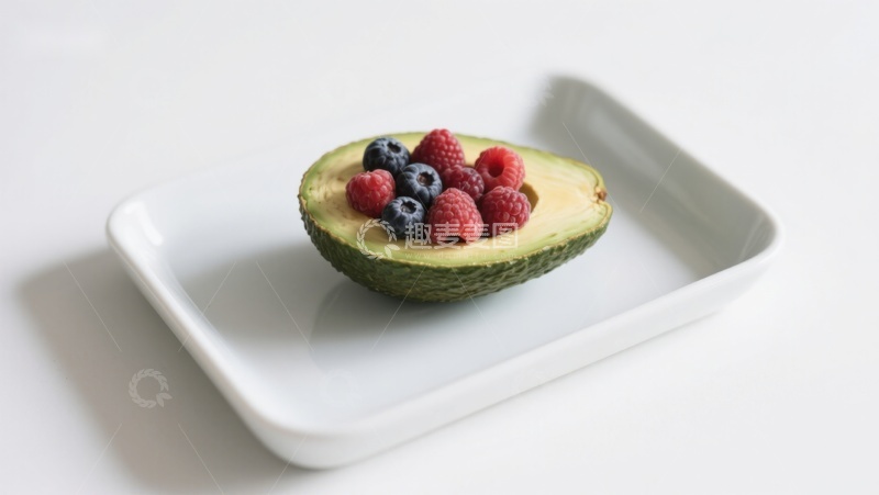 高清大图下载【趣麦麦图】半颗牛油果填满新鲜浆果