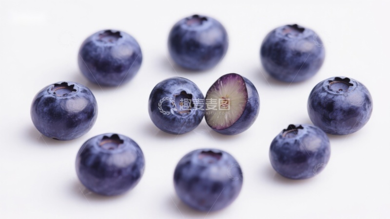 高清大图下载【趣麦麦图】新鲜蓝莓特写，一颗切开展示内部