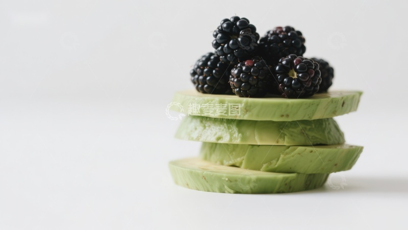 高清大图下载【趣麦麦图】黑莓与牛油果片的健康组合