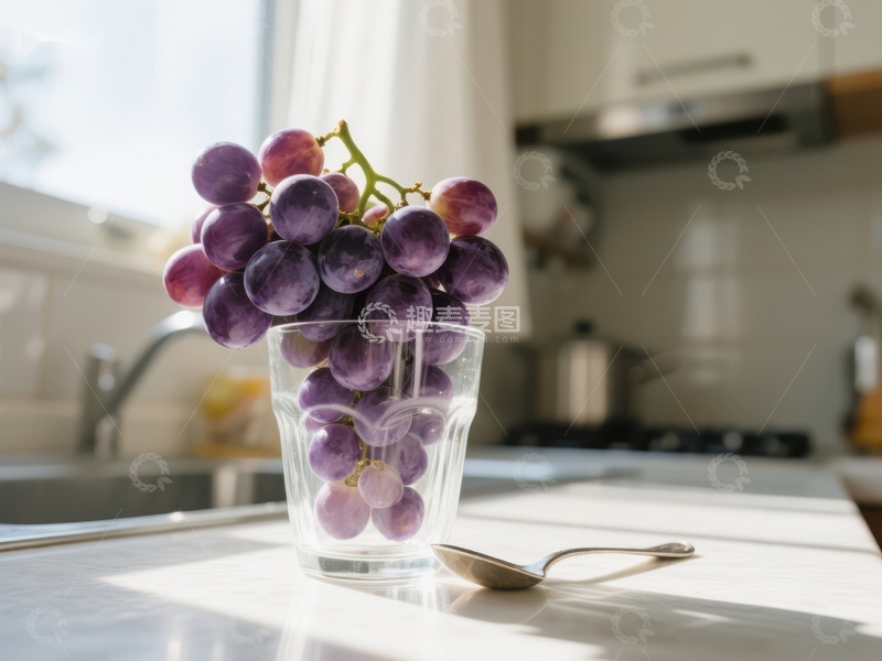 高清大图下载【趣麦麦图】阳光下的葡萄与玻璃杯