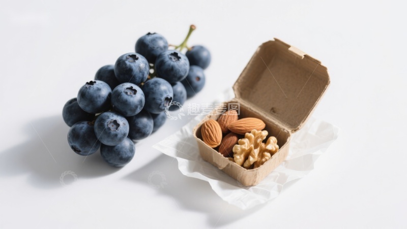高清大图下载【趣麦麦图】蓝莓与坚果的健康小食组合