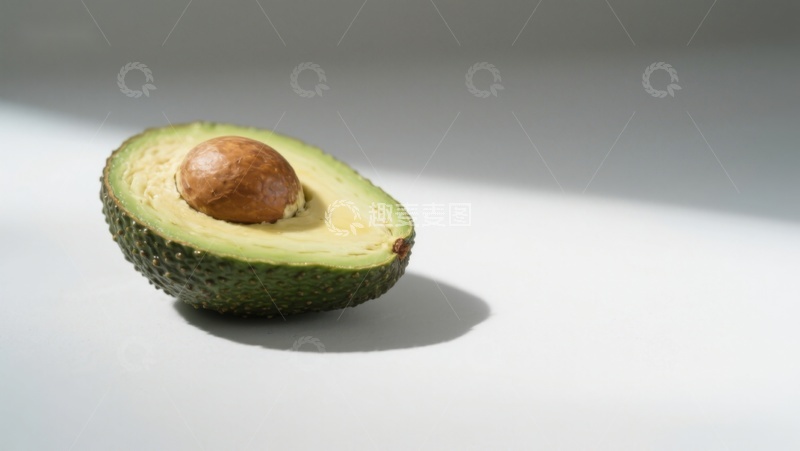 高清大图下载【趣麦麦图】切开的牛油果展示其种子