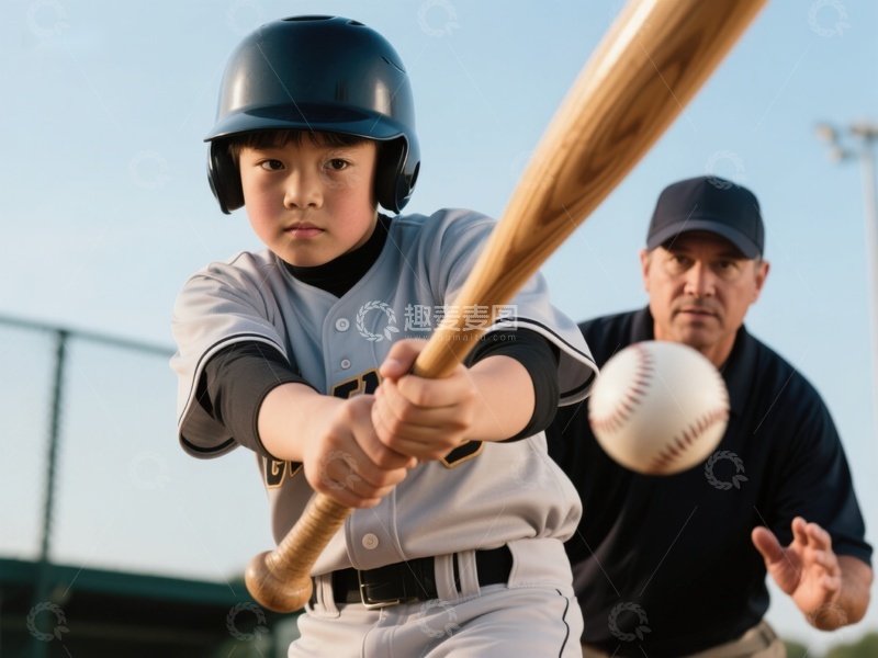 高清大图下载【趣麦麦图】少年棒球手挥棒瞬间
