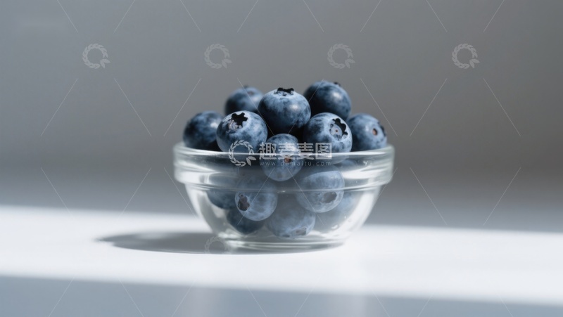 高清大图下载【趣麦麦图】透明碗中的新鲜蓝莓