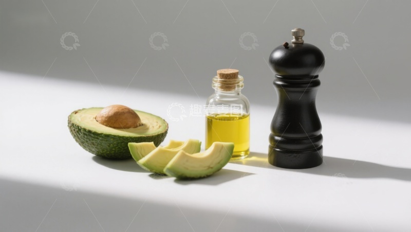 高清大图下载【趣麦麦图】牛油果、橄榄油与胡椒磨的静物组合