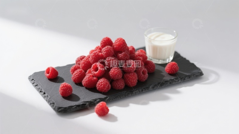 高清大图下载【趣麦麦图】新鲜覆盆子与酸奶的健康搭配