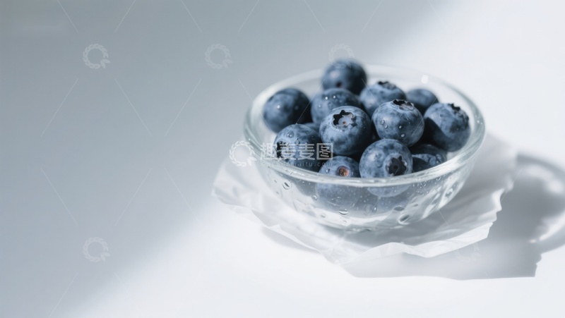 高清大图下载【趣麦麦图】透明碗中的新鲜蓝莓