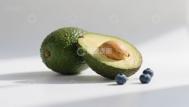 高清大图下载【趣麦麦图】新鲜牛油果与蓝莓静物图