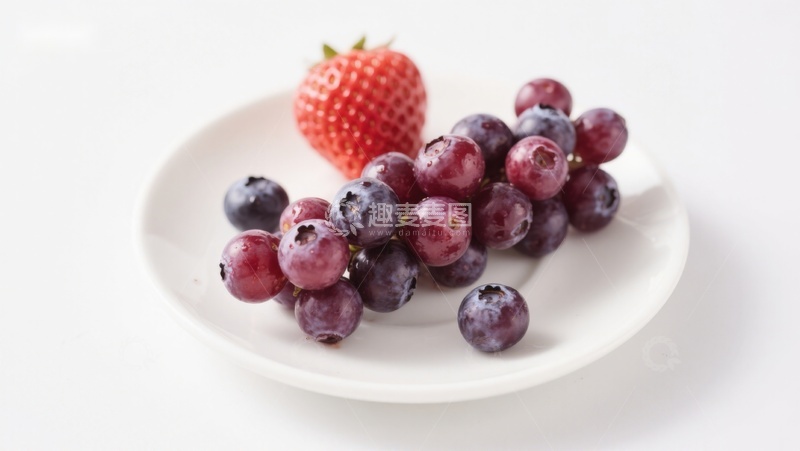 高清大图下载【趣麦麦图】新鲜草莓与葡萄的组合