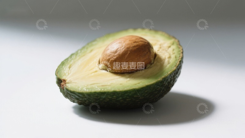 高清大图下载【趣麦麦图】切开的牛油果展示其种子