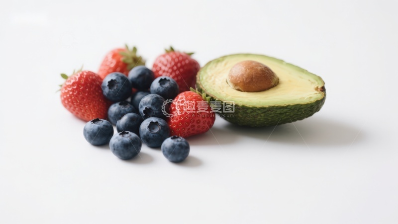 高清大图下载【趣麦麦图】新鲜水果组合：草莓、蓝莓与牛油果