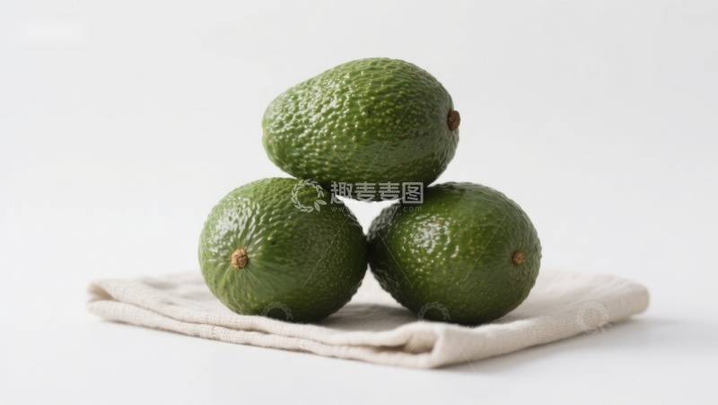 高清大图下载【趣麦麦图】新鲜牛油果堆叠在布上