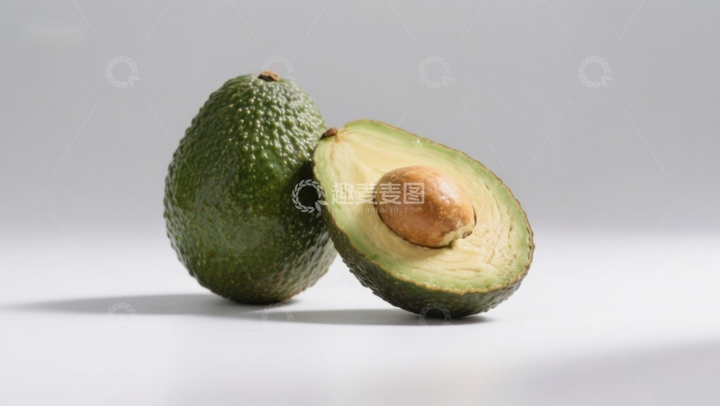高清大图下载【趣麦麦图】新鲜牛油果与切半展示