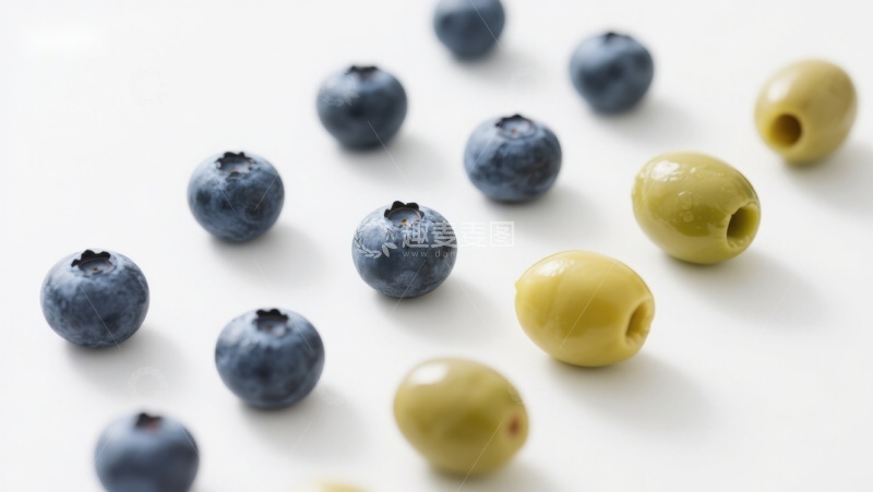 高清大图下载【趣麦麦图】蓝莓与绿橄榄的静物组合
