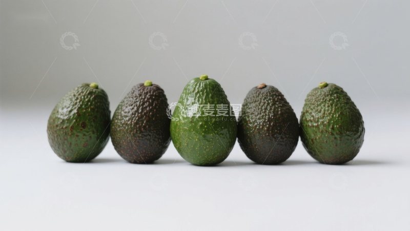 高清大图下载【趣麦麦图】五个整齐排列的牛油果