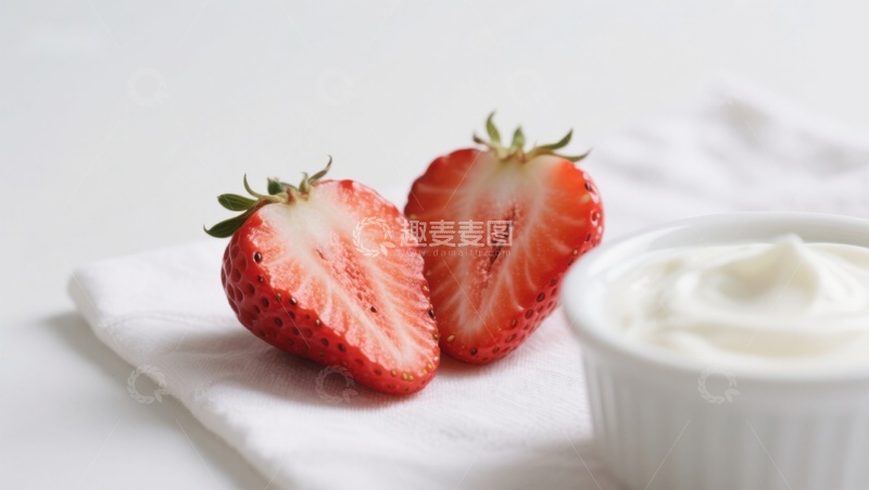 高清大图下载【趣麦麦图】草莓切片与酸奶特写
