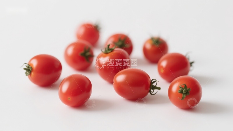 高清大图下载【趣麦麦图】新鲜樱桃番茄散落白色背景