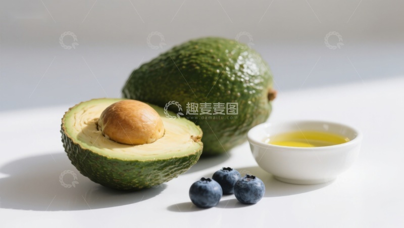 高清大图下载【趣麦麦图】新鲜牛油果与蓝莓及橄榄油