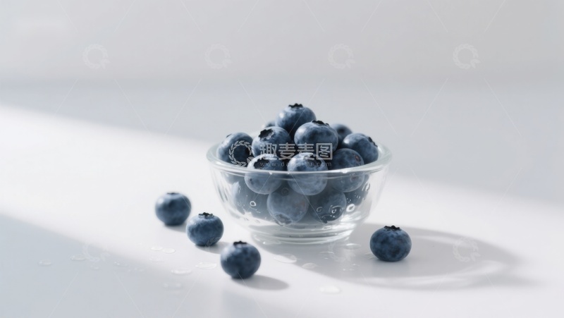 高清大图下载【趣麦麦图】透明碗中的新鲜蓝莓