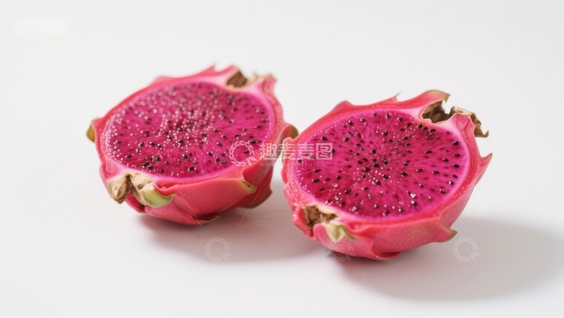 高清大图下载【趣麦麦图】切开的火龙果展示鲜艳果肉