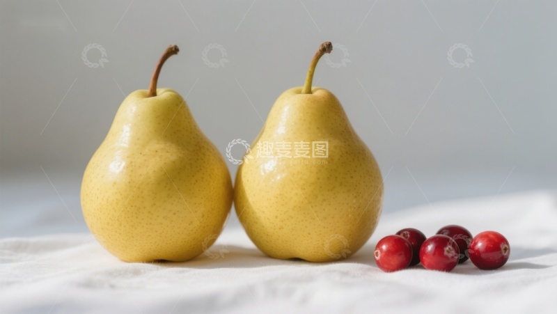 高清大图下载【趣麦麦图】两颗梨与几颗蔓越莓的静物组合