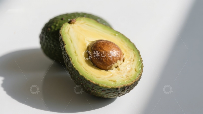 高清大图下载【趣麦麦图】新鲜切开的牛油果