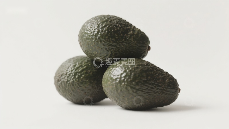 高清大图下载【趣麦麦图】三个叠放的牛油果