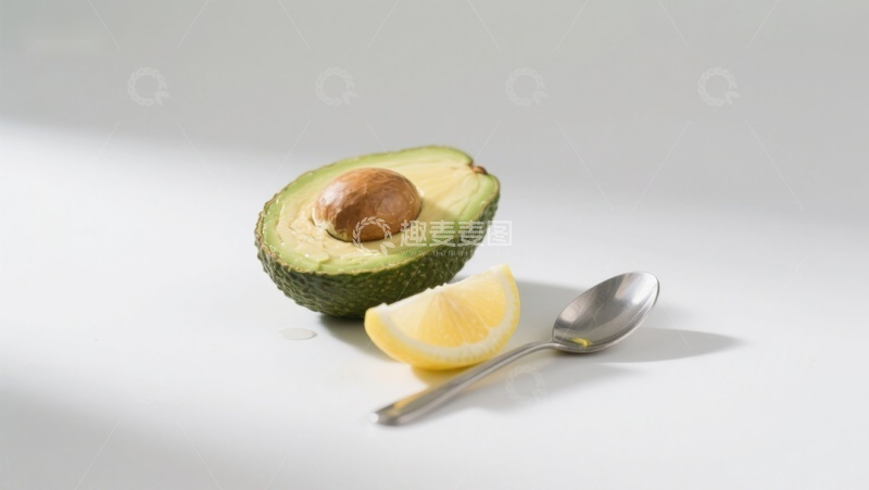 高清大图下载【趣麦麦图】切开的牛油果与柠檬片